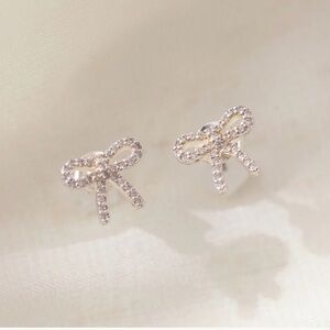 Hillberg & Berk: Bow Stud Earrings